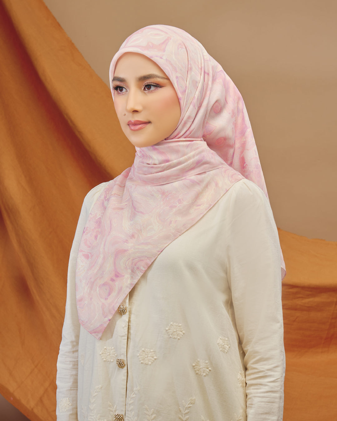 AZ AMARIS FEATHERFALL