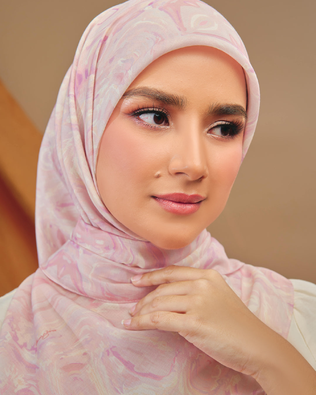 AZ AMARIS FEATHERFALL