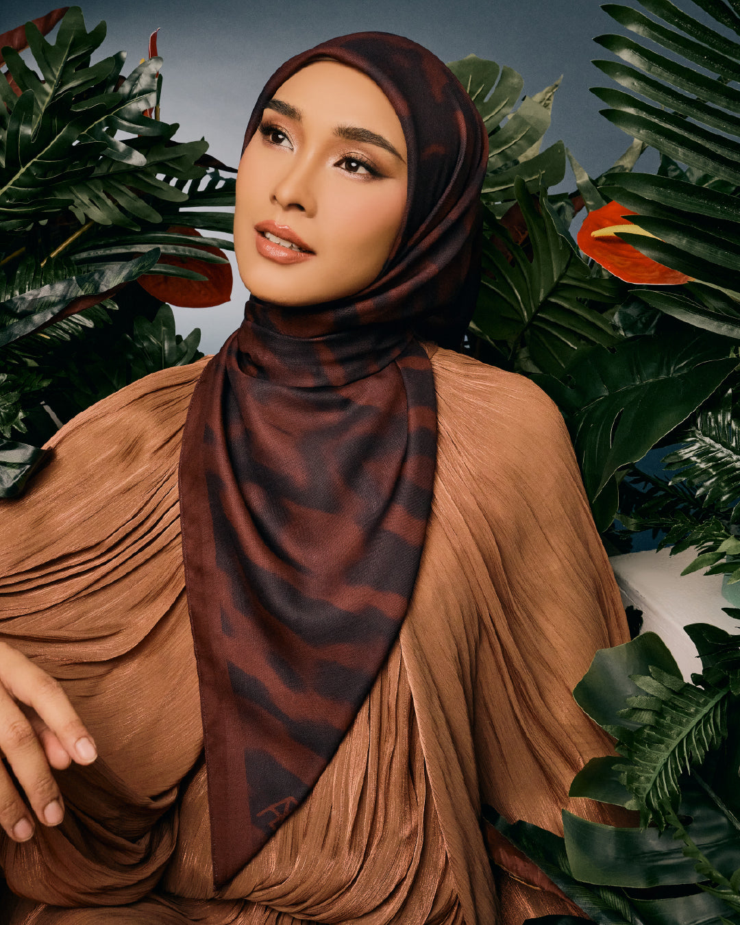 AZ FAUNE CRYPTIC UMBER SQ