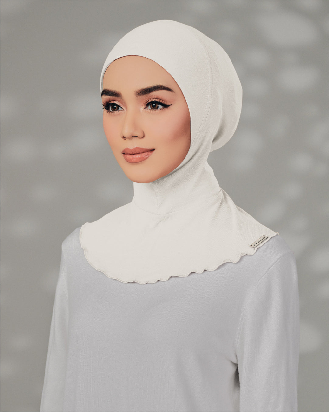 AZ FERRA NECK COVERED INNER OFF WHITE