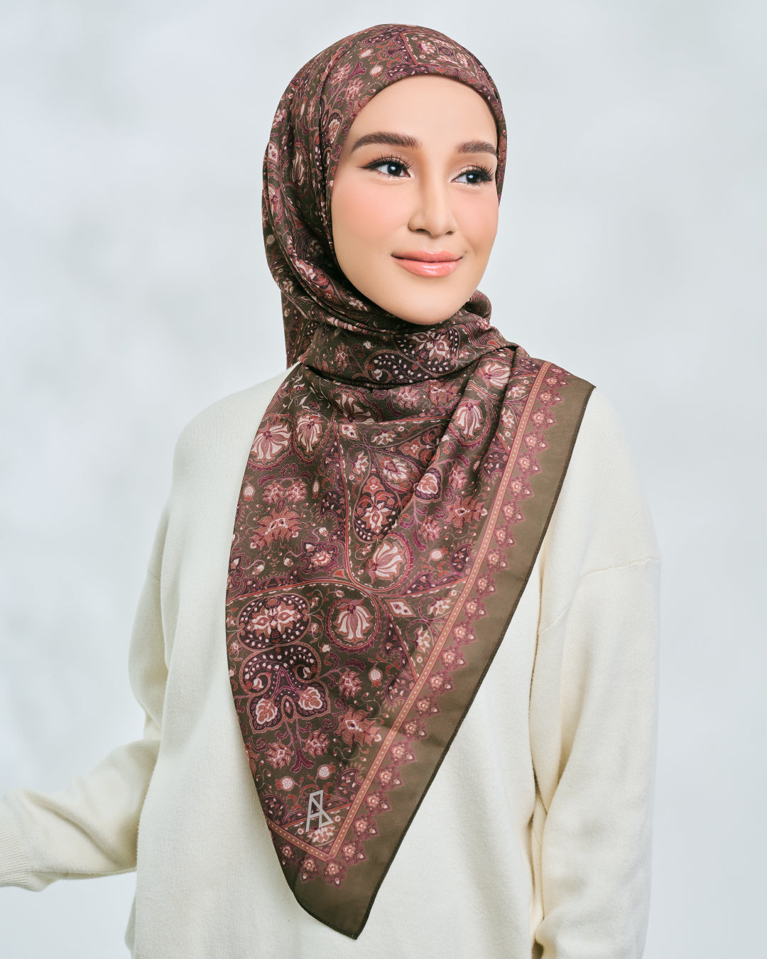 AZ IMANI VELVET RUM