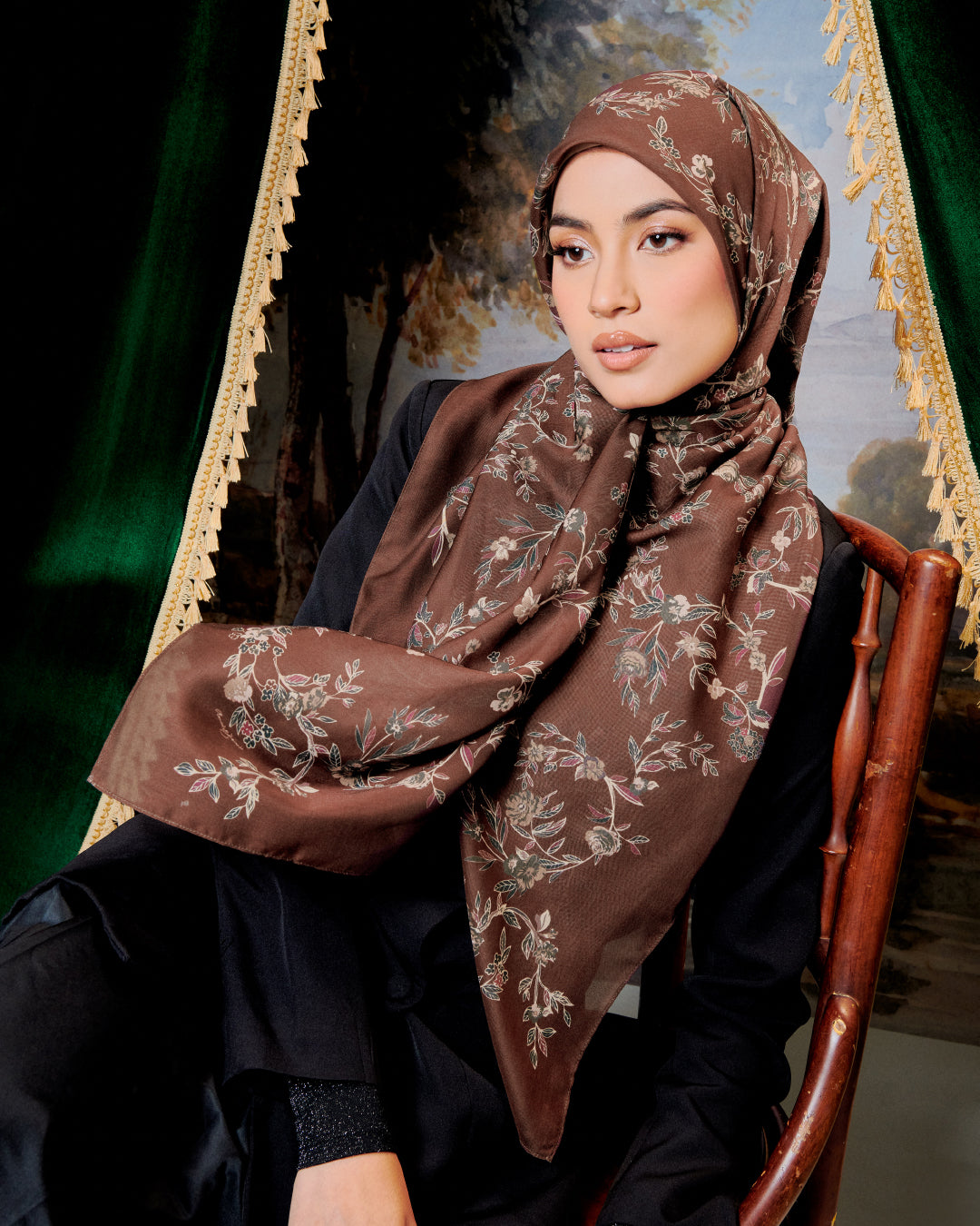 AZ IRISA WALNUT WOOD