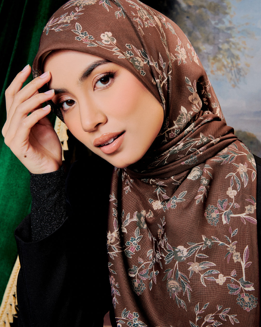 AZ IRISA WALNUT WOOD