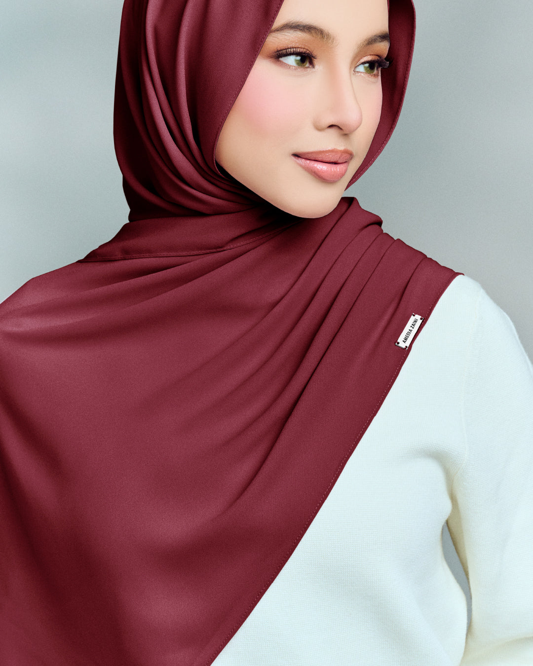 MAYA LITE INSTANT WITH COVERED NECK SCARLET