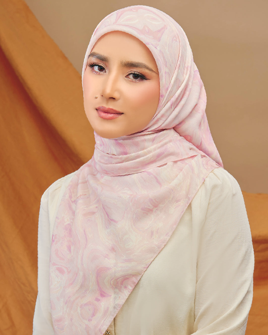 AZ AMARIS FEATHERFALL