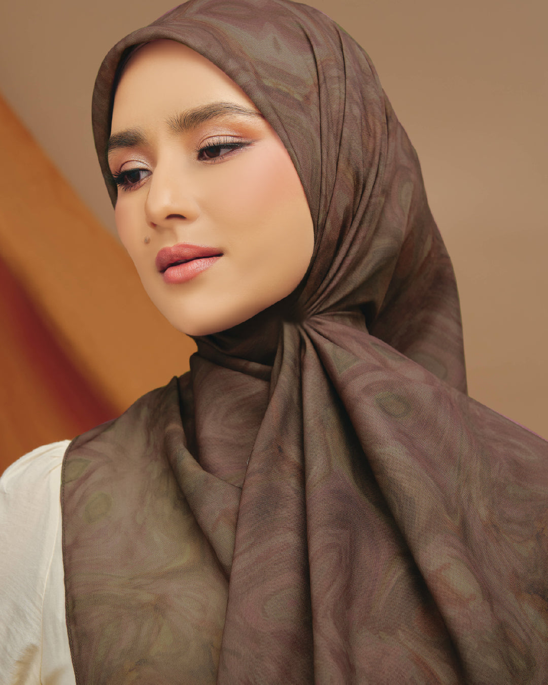 AZ AMARIS OAKWHISPER