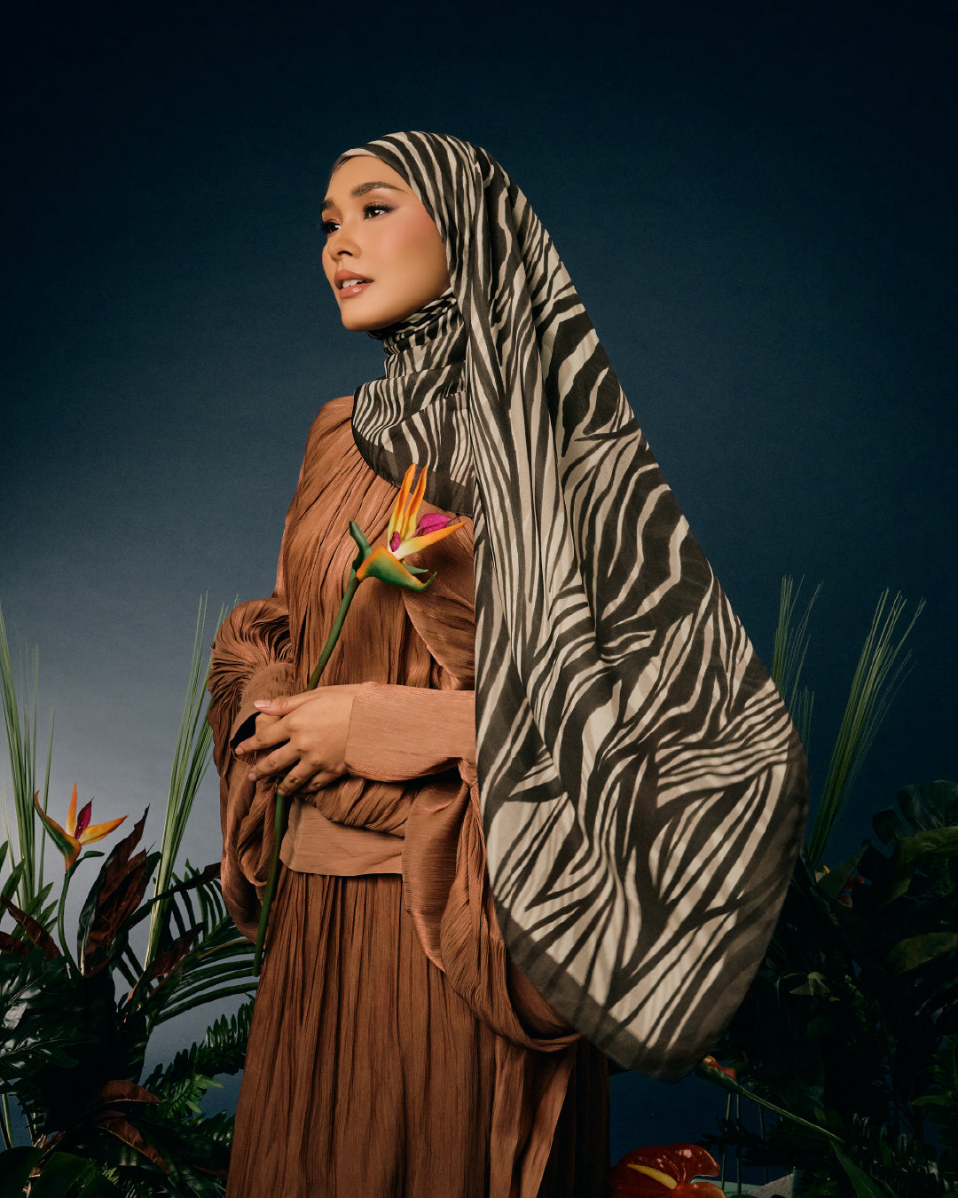 AZ FAUNE EQUUS CHARCOAL SQ