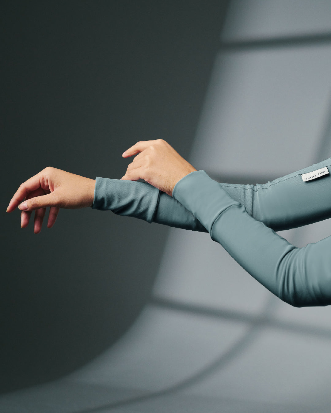 AZ NUR 2.0 HANDSLEEVES DUSTY BLUE