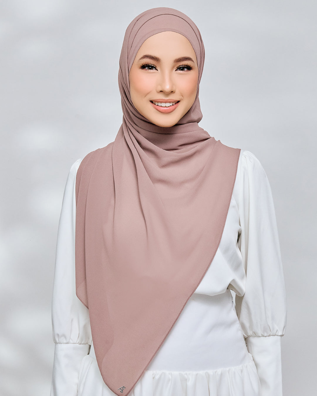 AZ IVY SHAWL ROSETTE