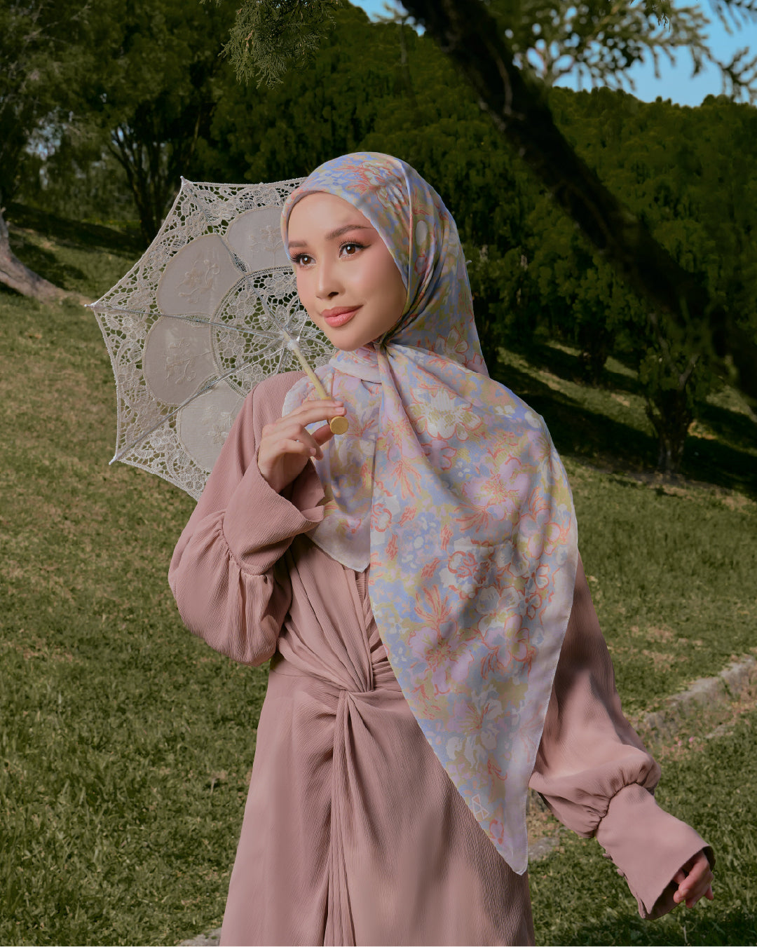 AZ REINA CASHMERE BEES