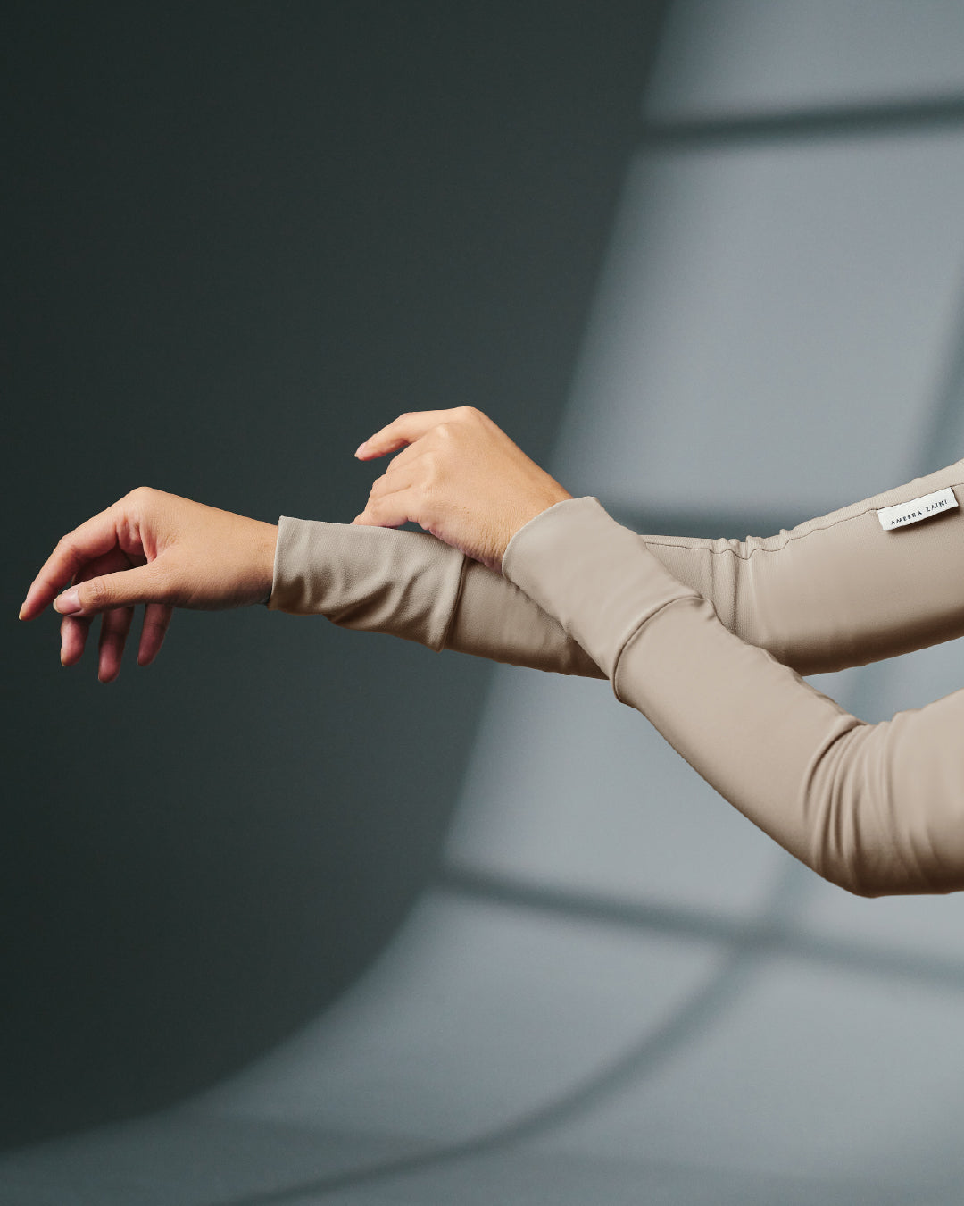 AZ NUR 2.0 HANDSLEEVES TAUPE