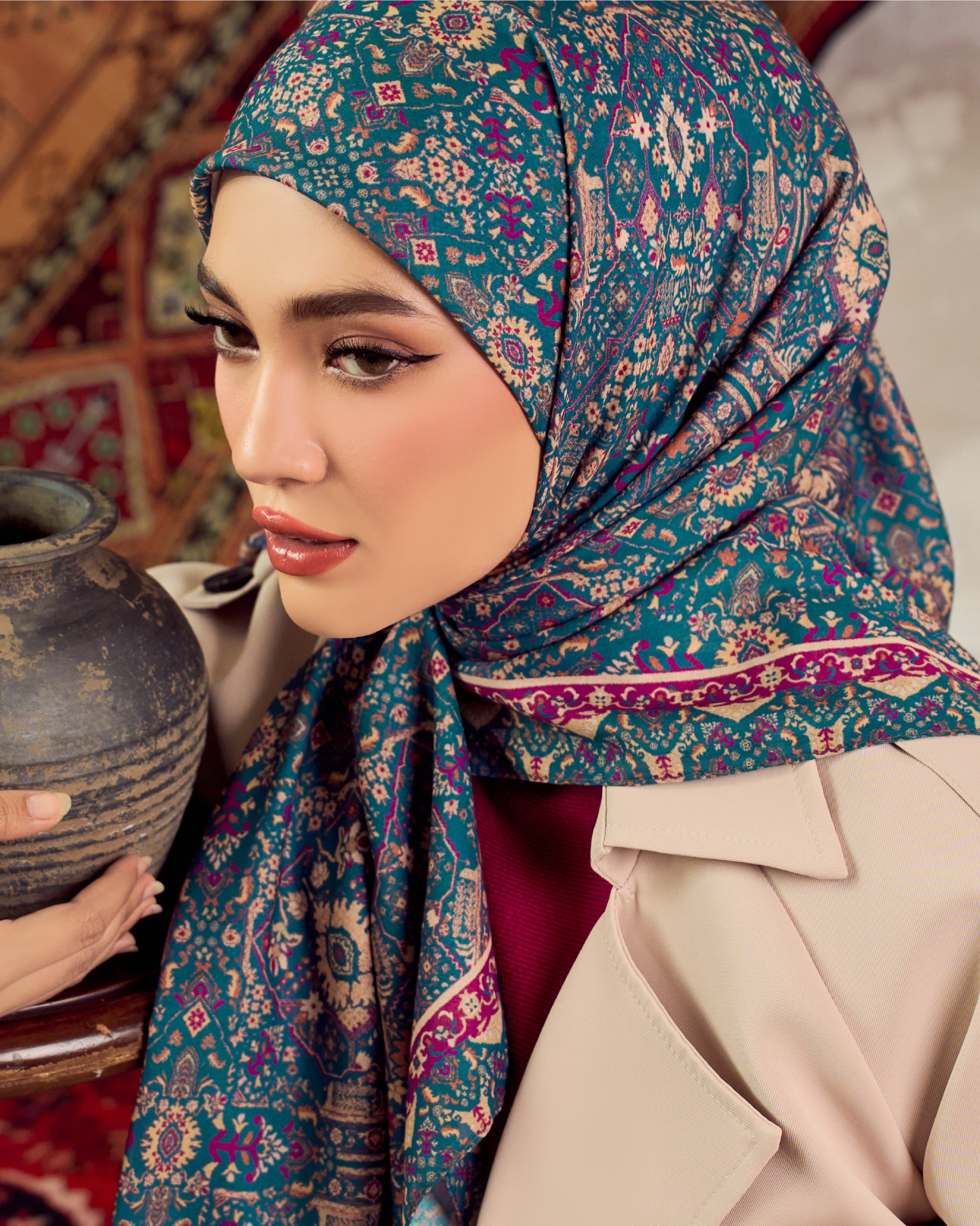 AZ ANAHITA NAWAL ZIRCON