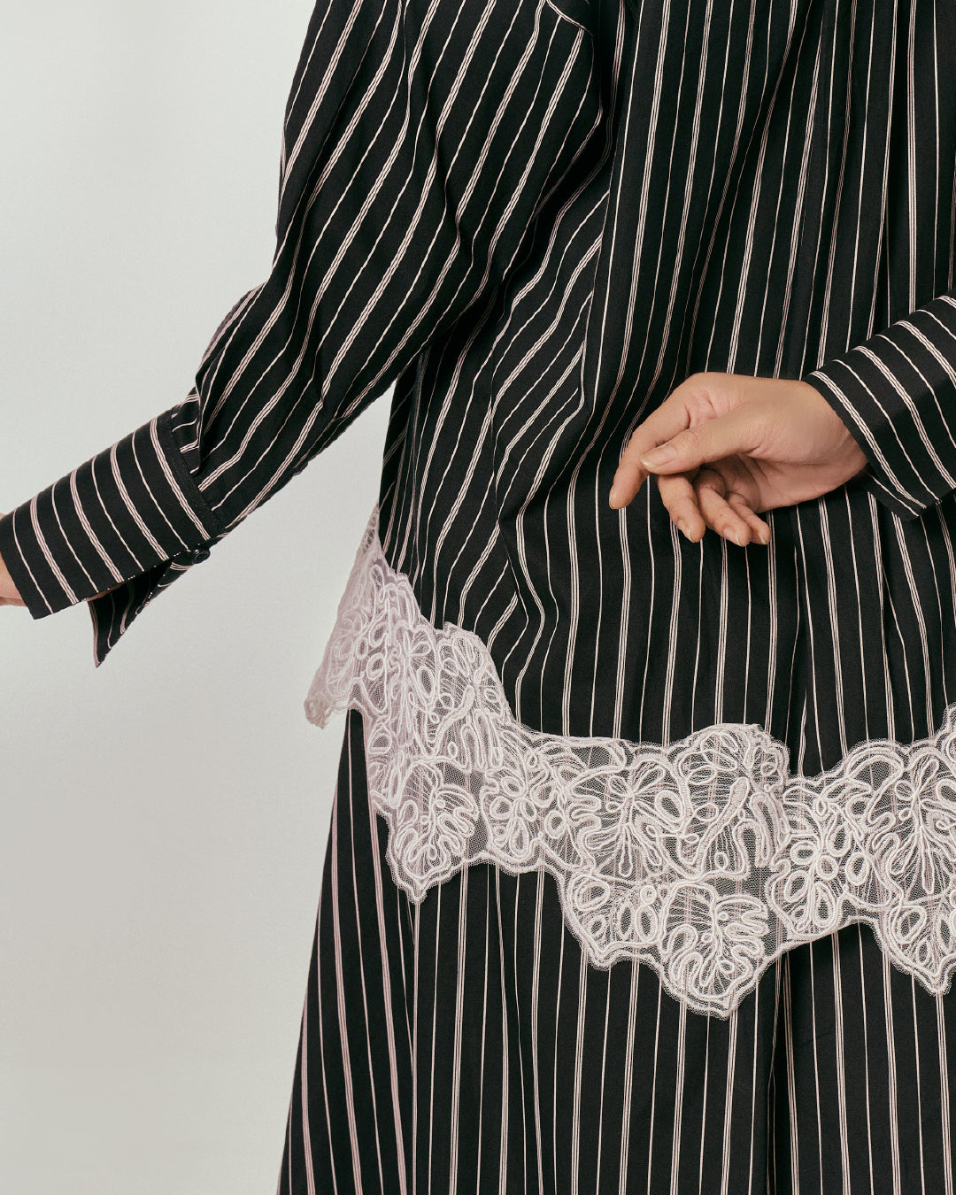 THE APRIL STRIPE SET CLASSIC BLACK
