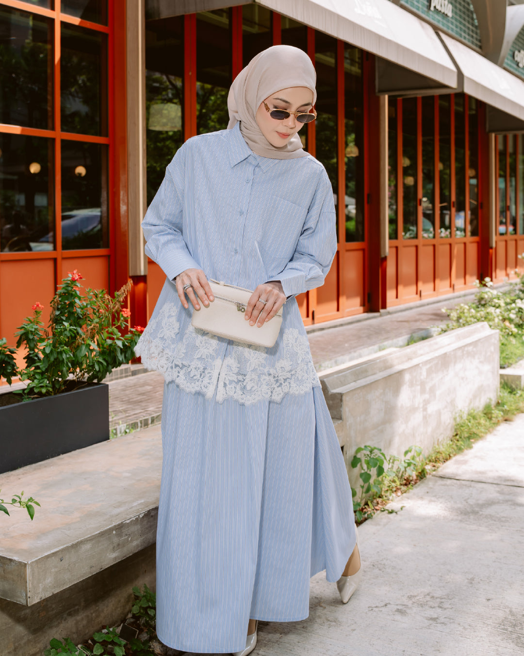 THE APRIL STRIPE SET CLASSIC BLUE