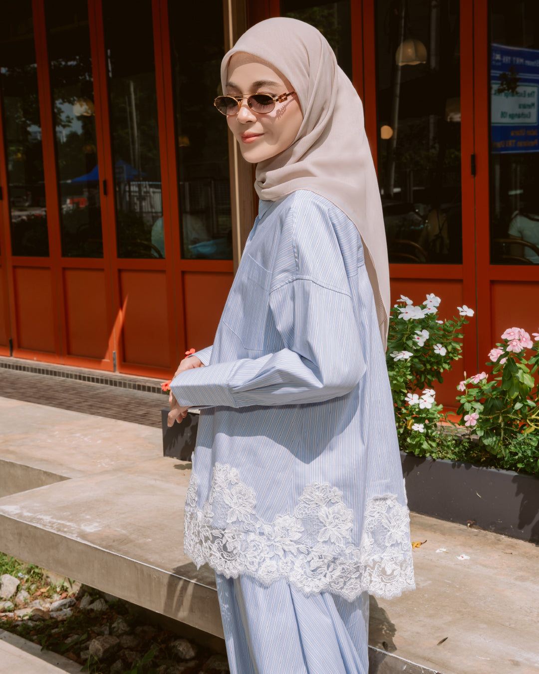 THE APRIL STRIPE SET CLASSIC BLUE