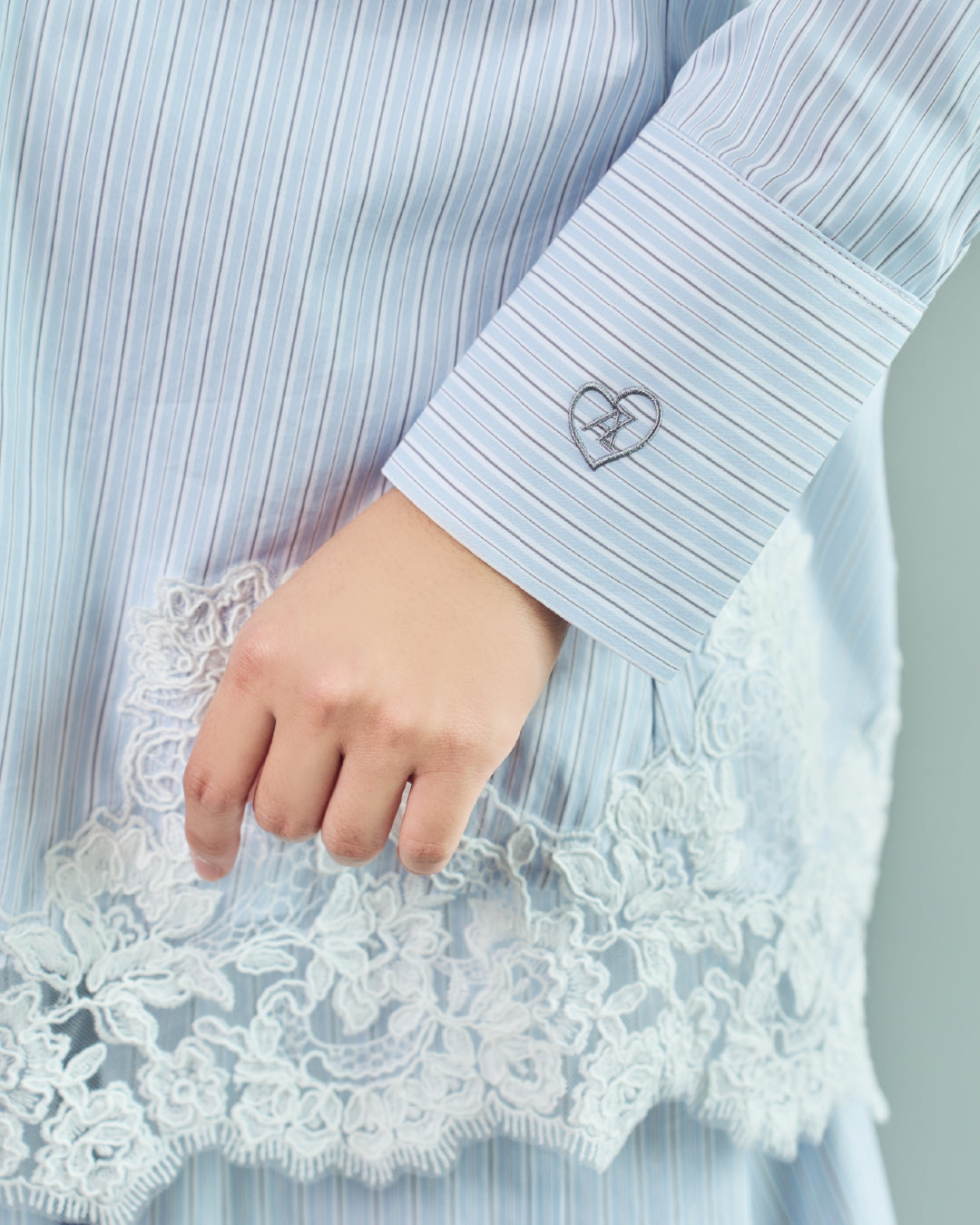 THE APRIL STRIPE SET CLASSIC BLUE