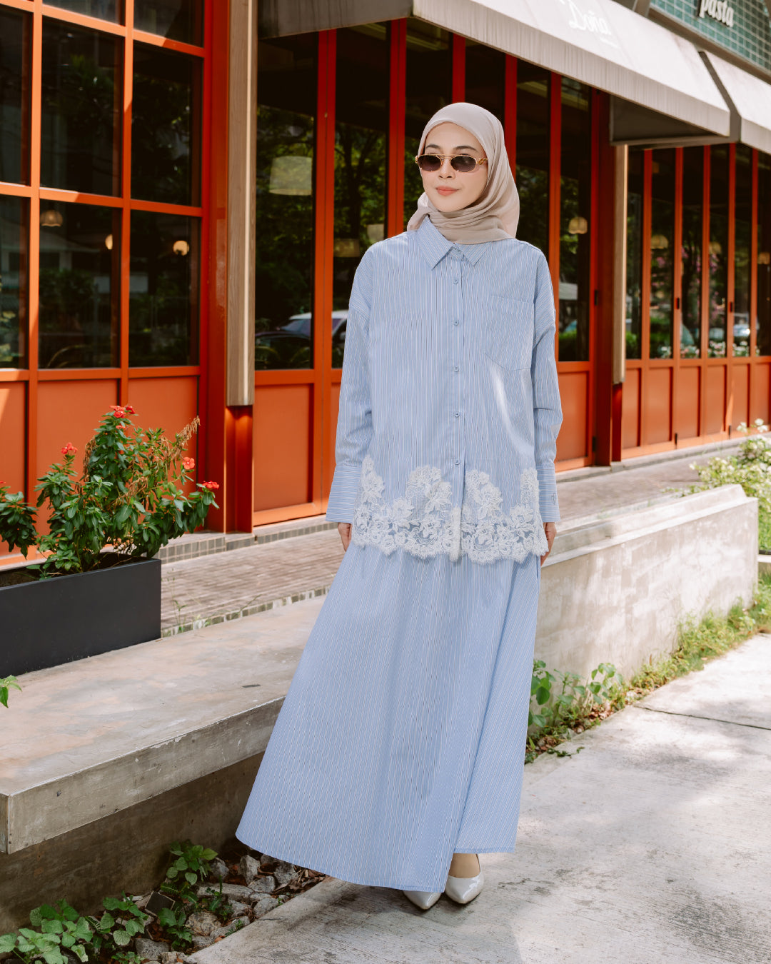THE APRIL STRIPE SET CLASSIC BLUE