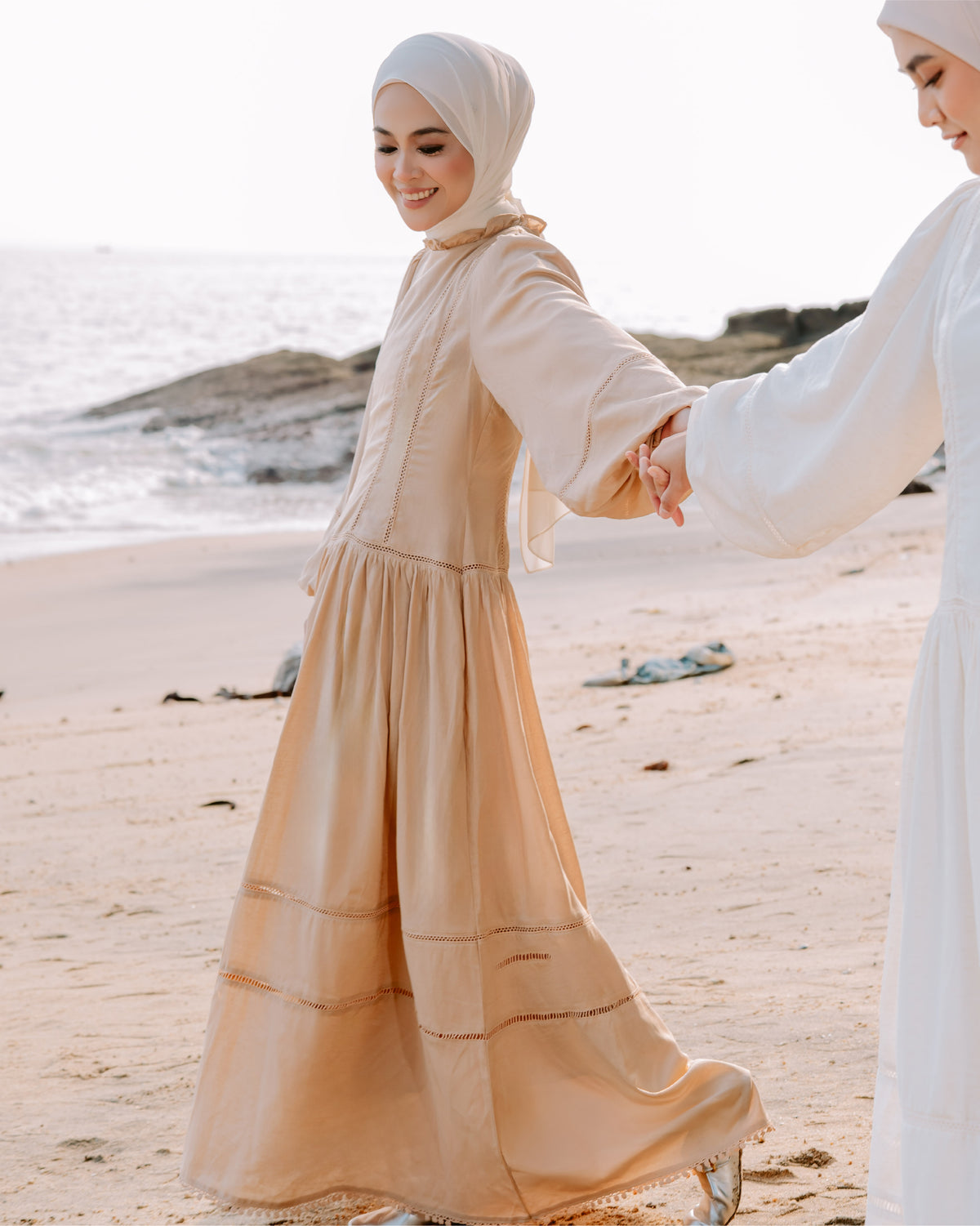 SURI DRESS SAND