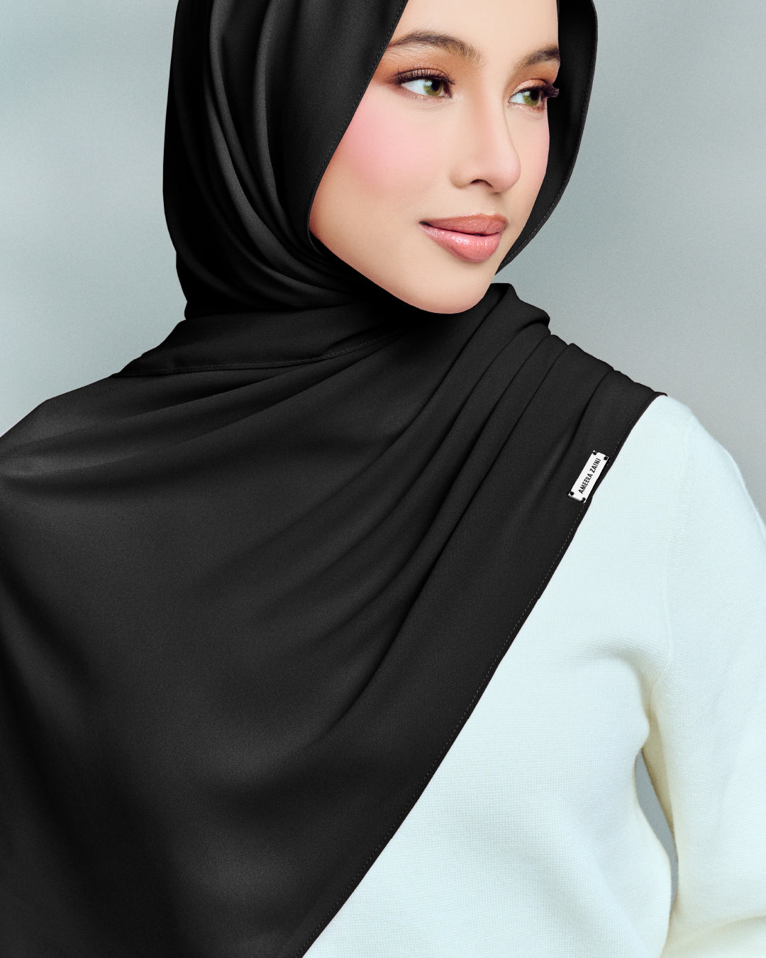 MAYA LITE INSTANT WITH COVERED NECK BLACK