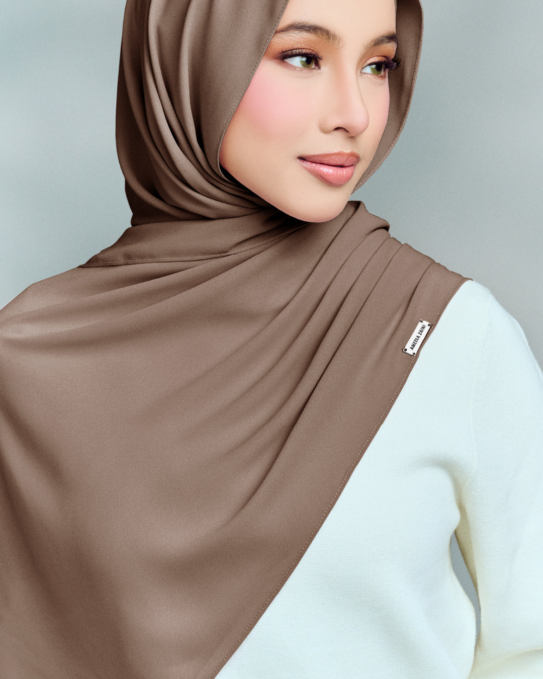 MAYA LITE INSTANT WITH COVERED NECK TRUFFLE