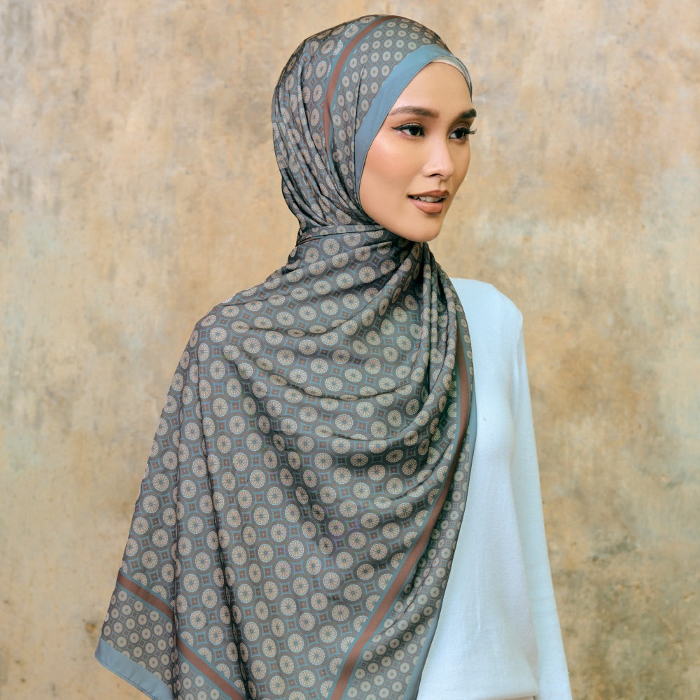 AZ THALIA SHAWL MAPLE HAZE